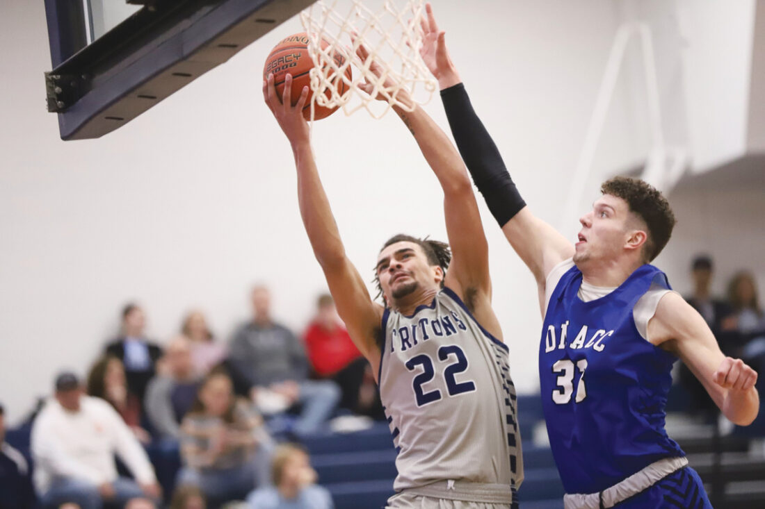Men beat DMACC with late free throws - Messenger News